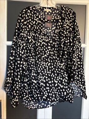 ODDY Black and White Abstract Dot Wrap Blouse